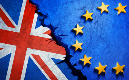 Bandeiras do Reino Unido e União Europeia a representar o brexit